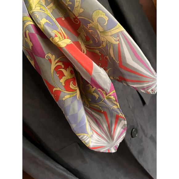 Vintage square scarf with geometric print - Picture 6 of 8